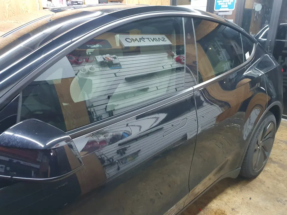 Tesla Model Yのカーフィルム施工事例｜費用目安・仕上がり 施工写真 3-3