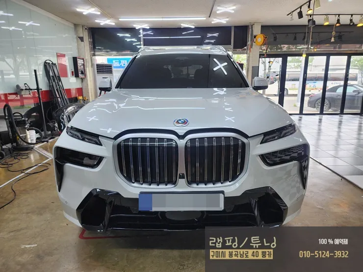 BMW X7 G07のカーラッピング事例|クローム除去で精悍な印象に 施工写真 3-1