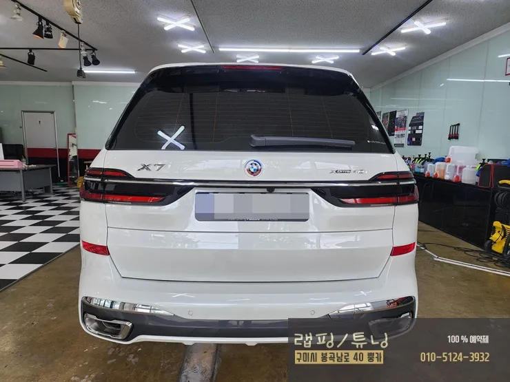 BMW X7 G07のカーラッピング事例|クローム除去で精悍な印象に 施工写真 2-2