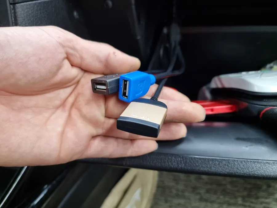 Kia All New SorentoのAndroid Auto・CarPlay取付事例 施工写真 2-2