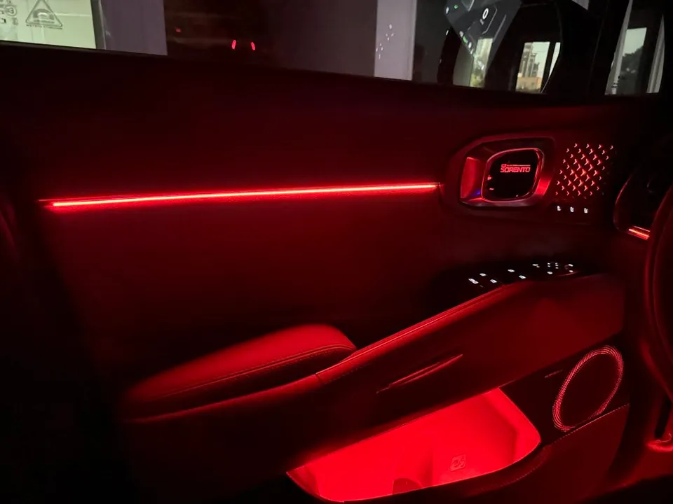 Kia Sorento MQ4 ambient lighting - Kia Sorento MQ4 Ambient Lighting Review — Enhanced Interior Mood photo 4