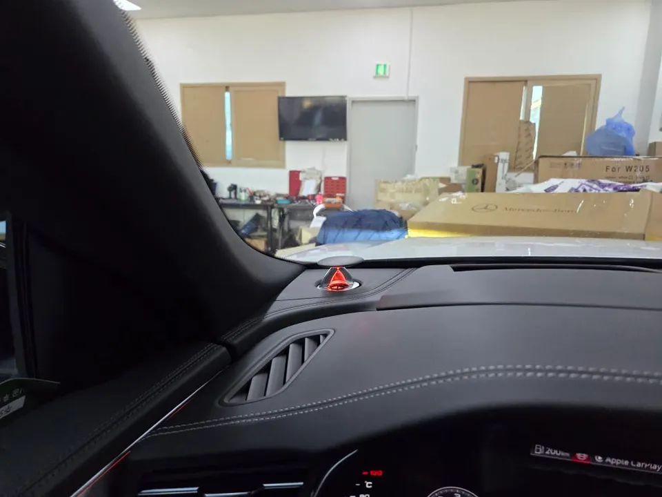 Audi Q8のカーオーディオ施工事例 施工写真 2-2