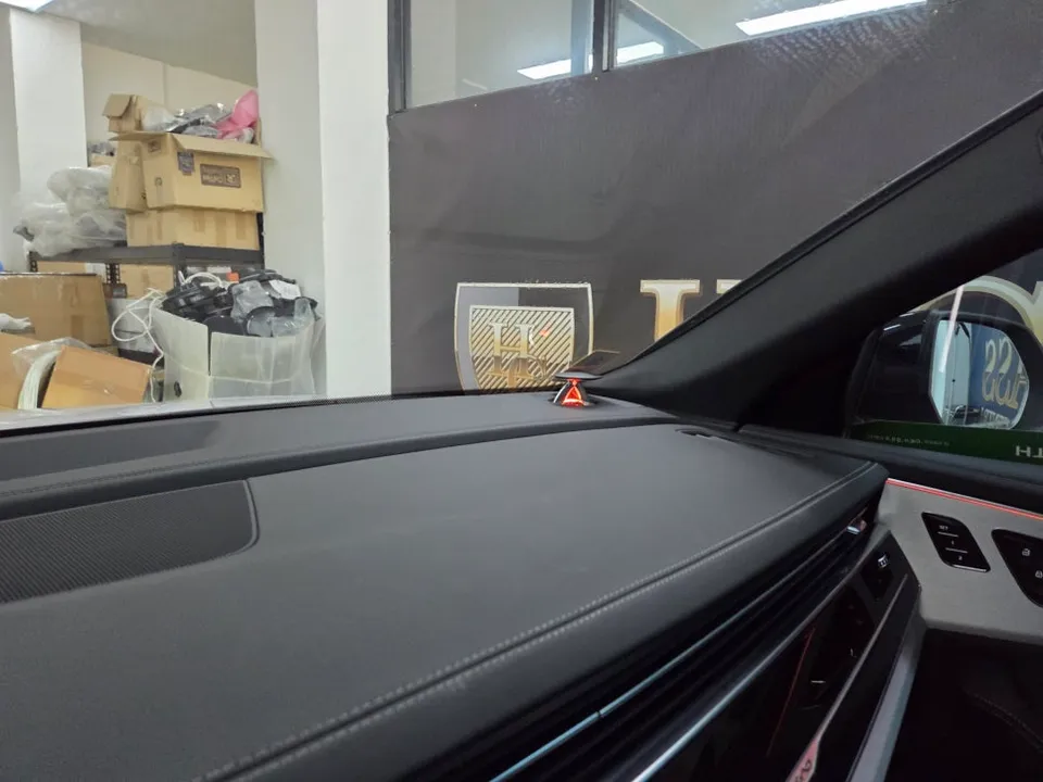 Audi Q8のカーオーディオ施工事例 施工写真 3-2