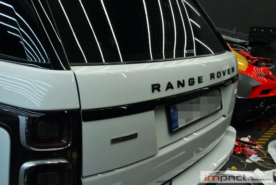Land Rover Vogueのカーラッピング事例｜クロームパーツの統一感アップ 施工写真 2-3