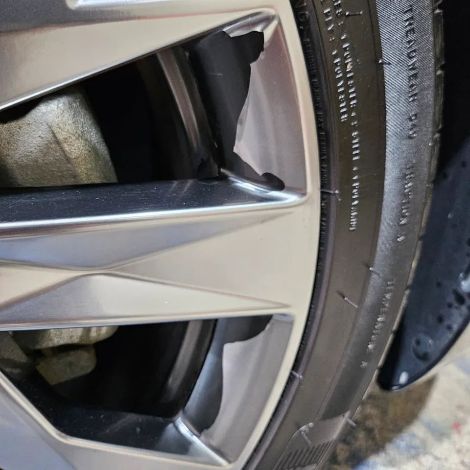 Hyundai Azera wheel repair installation result