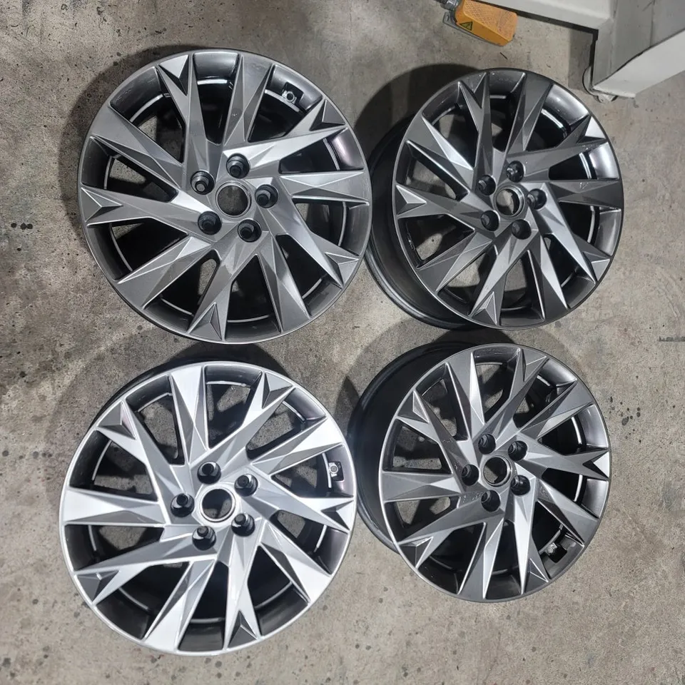 Hyundai Azeraのホイールリペア・塗装事例 施工写真 5
