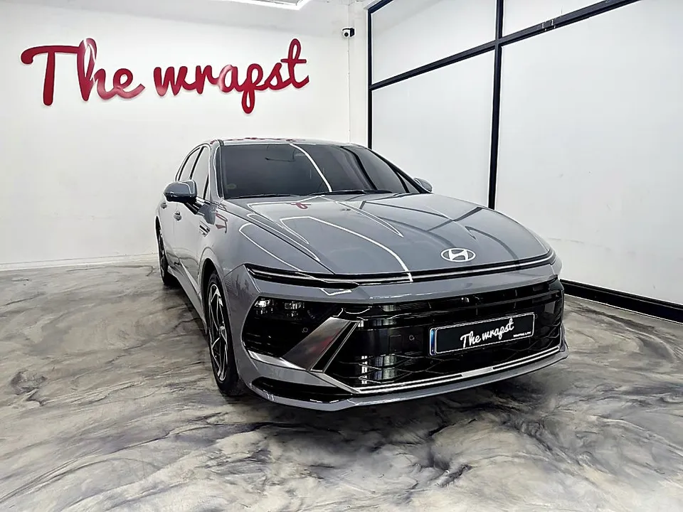 Hyundai Sonata DN8のカーラッピング事例：費用目安と仕上がり 施工写真 3-1
