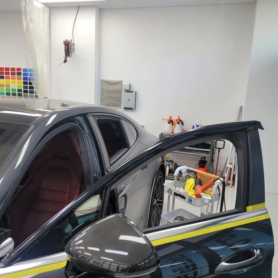 Porsche Panameraのカーラッピング事例|費用目安・仕上がり 施工写真 2-1