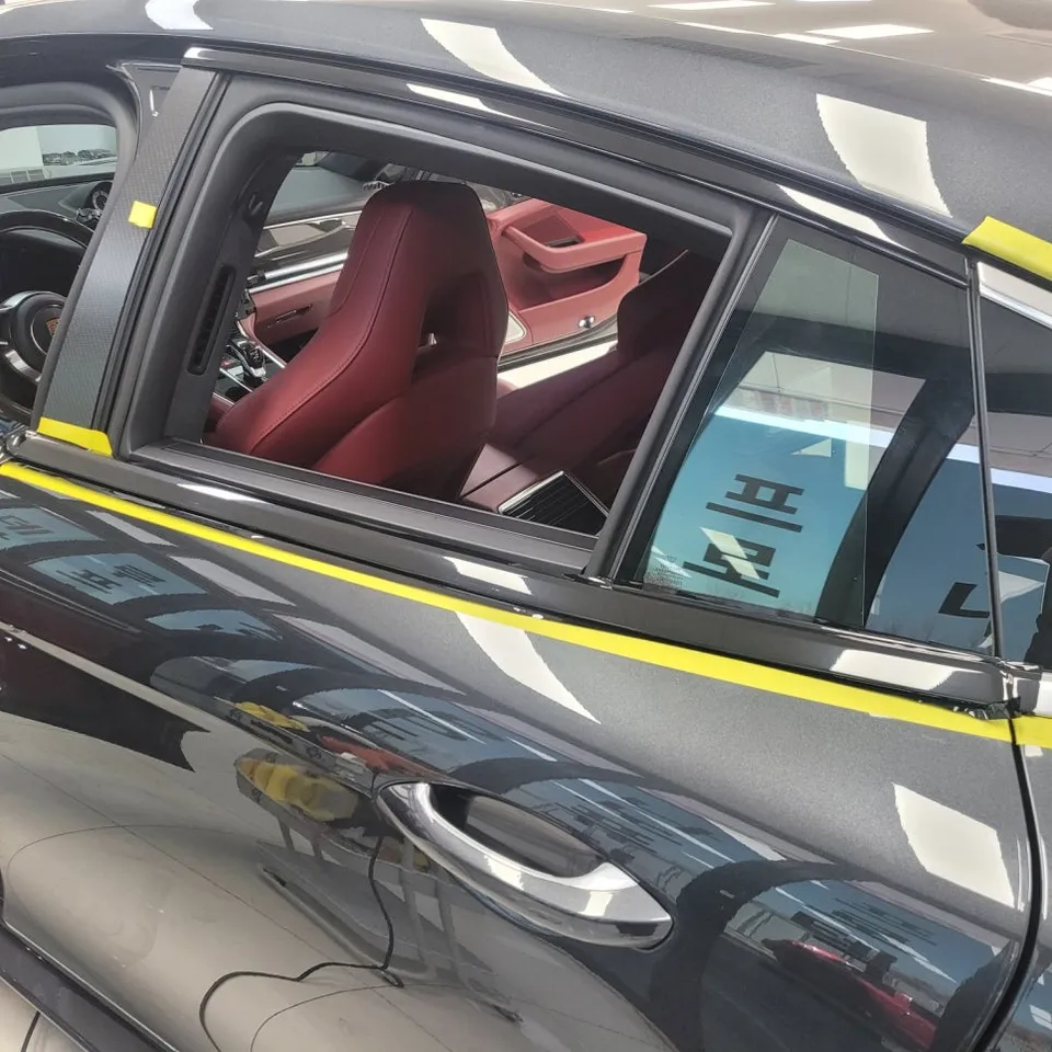 Porsche Panameraのカーラッピング事例|費用目安・仕上がり 施工写真 3-1