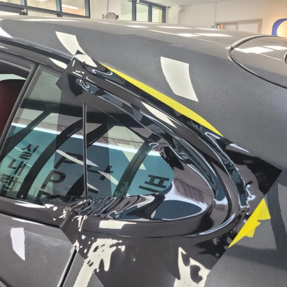 Porsche Panameraのカーラッピング事例|費用目安・仕上がり 施工写真 4-1