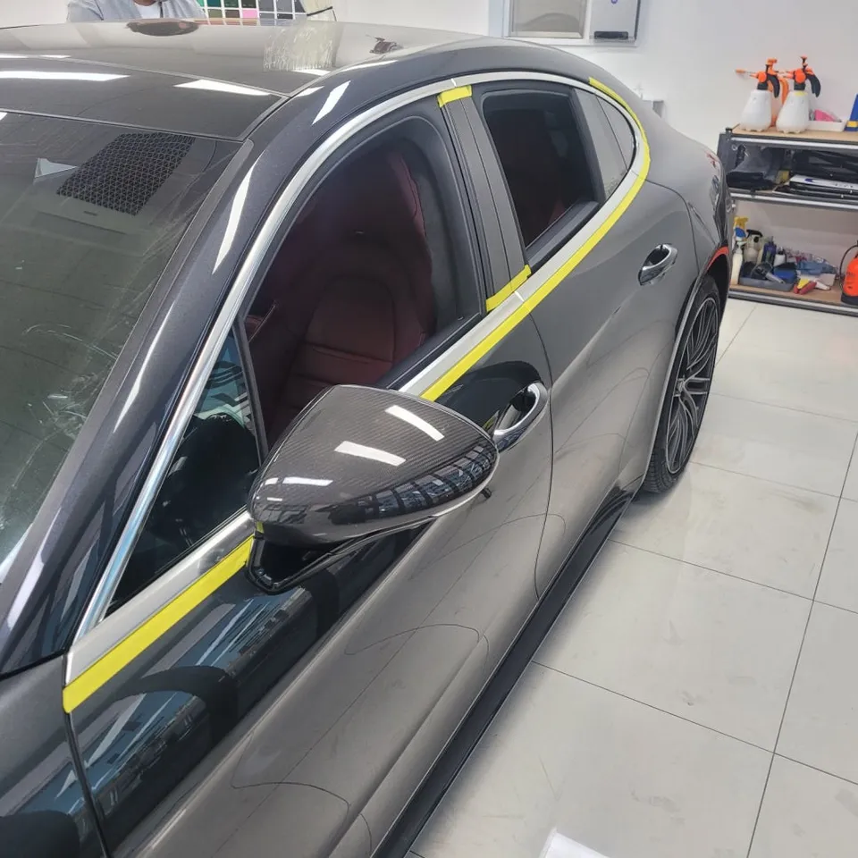 Porsche Panameraのカーラッピング事例|費用目安・仕上がり 施工写真 1-2