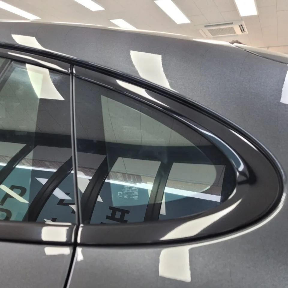 Porsche Panameraのカーラッピング事例|費用目安・仕上がり 施工写真 3-2