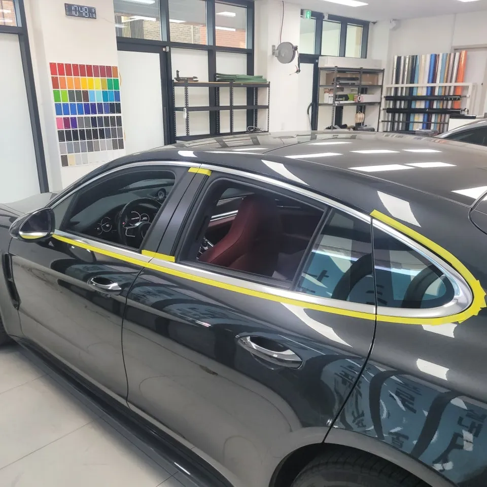 Porsche Panameraのカーラッピング事例|費用目安・仕上がり 施工写真 4-2