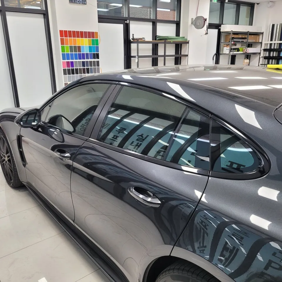 Porsche Panameraのカーラッピング事例|費用目安・仕上がり 施工写真 1-3