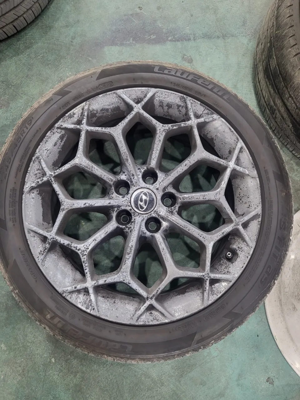 Hyundai Grandeur IG wheel repair installation result