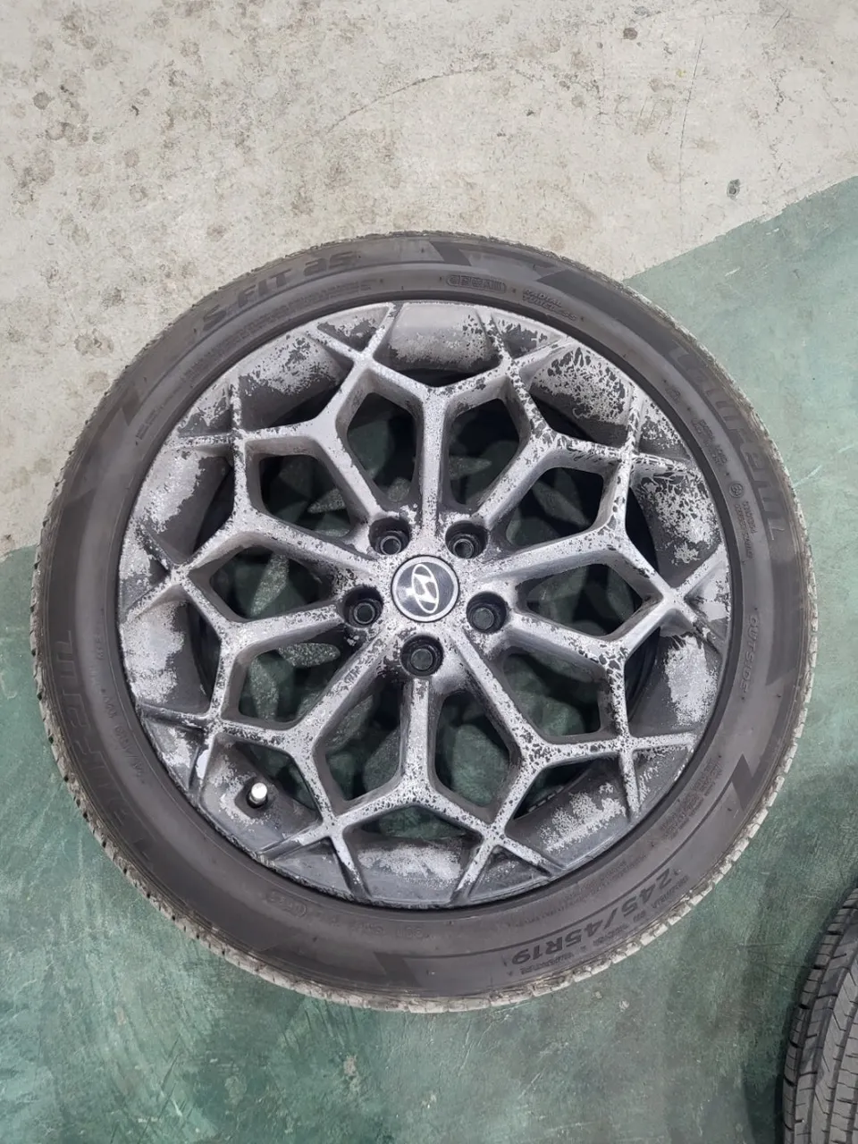 Hyundai Grandeur IGのホイールリペア・塗装事例 施工写真 2