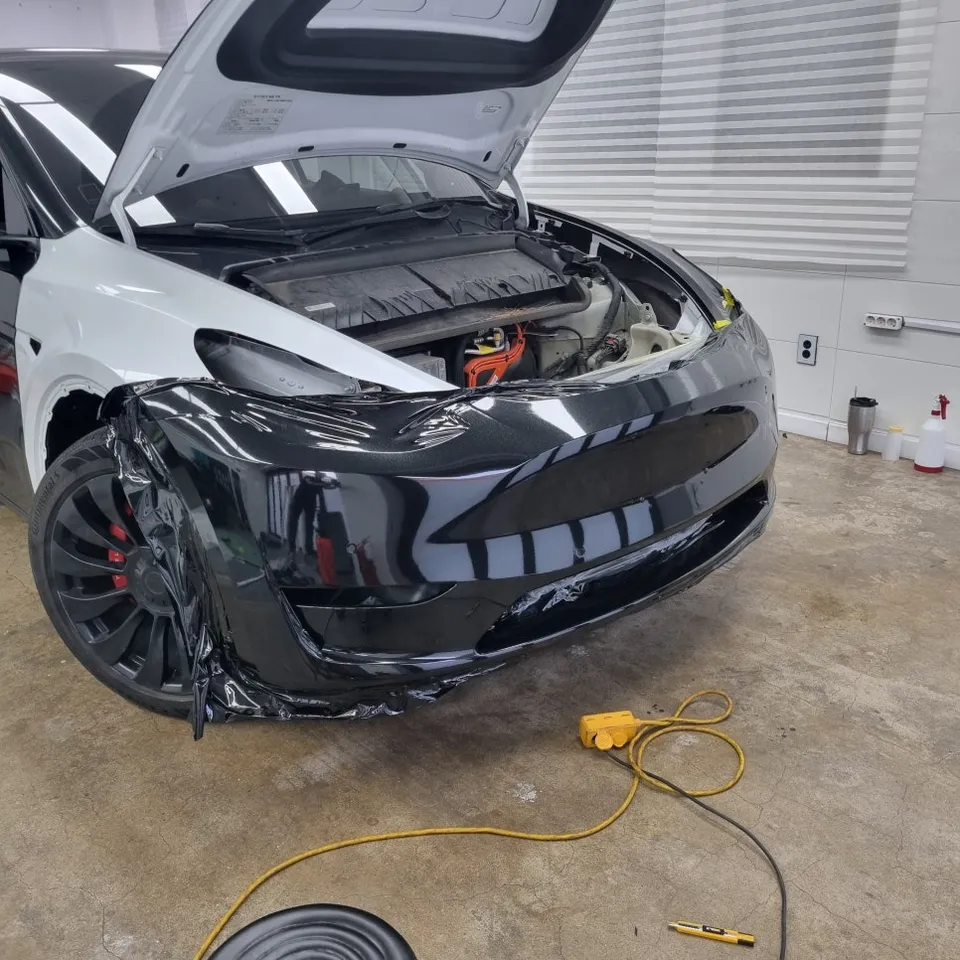 Tesla Model Yのカーラッピング事例|費用目安・仕上がり 施工写真 1-2