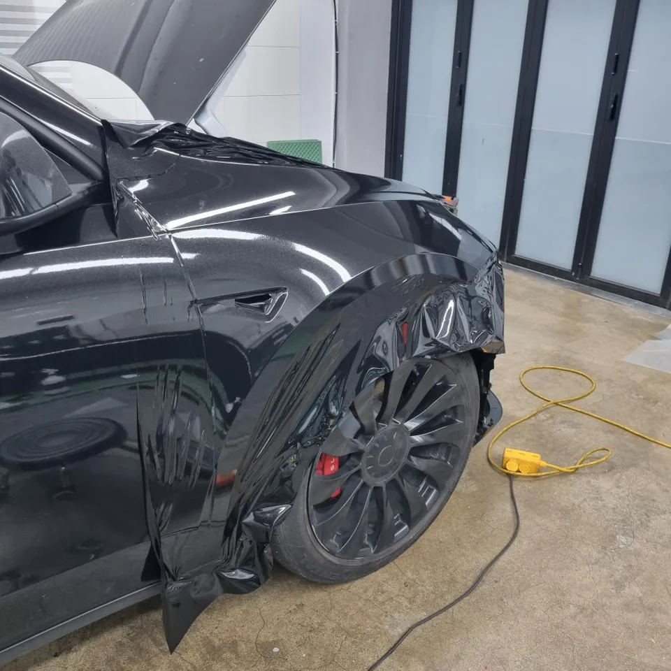 Tesla Model Yのカーラッピング事例|費用目安・仕上がり 施工写真 2-2