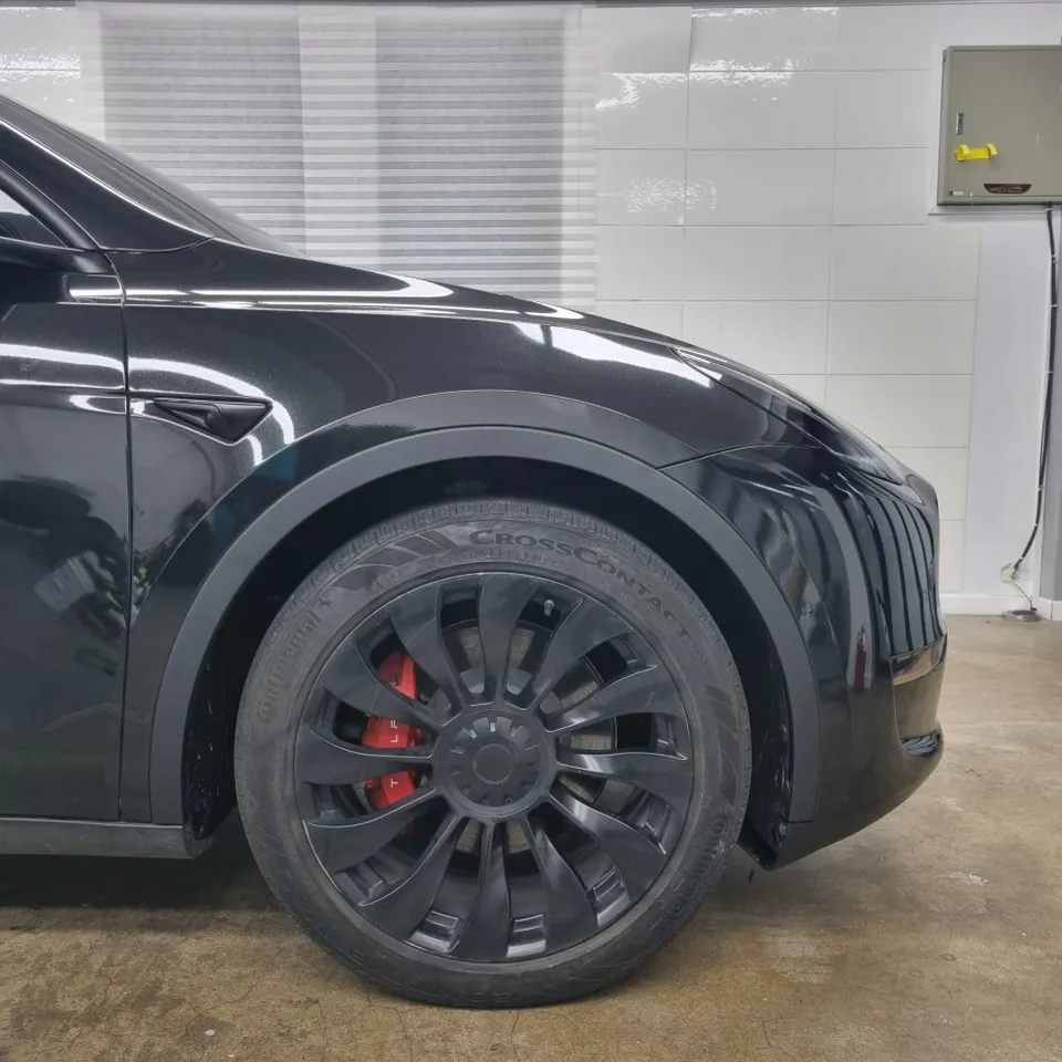 Tesla Model Yのカーラッピング事例|費用目安・仕上がり 施工写真 2-3
