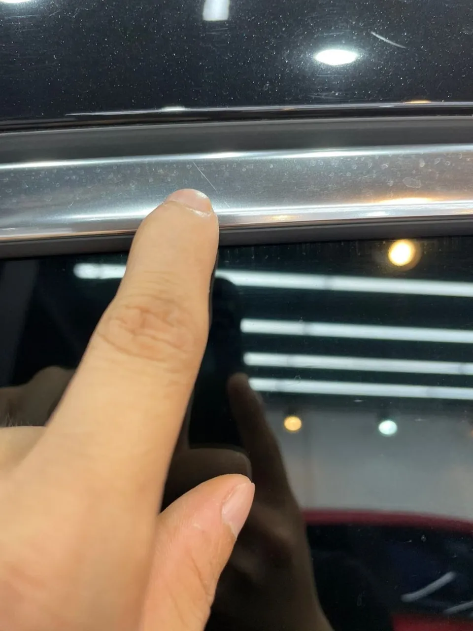 Chevrolet Malibuのカーラッピング事例|クローム部分のブラックアウト 施工写真 1-2