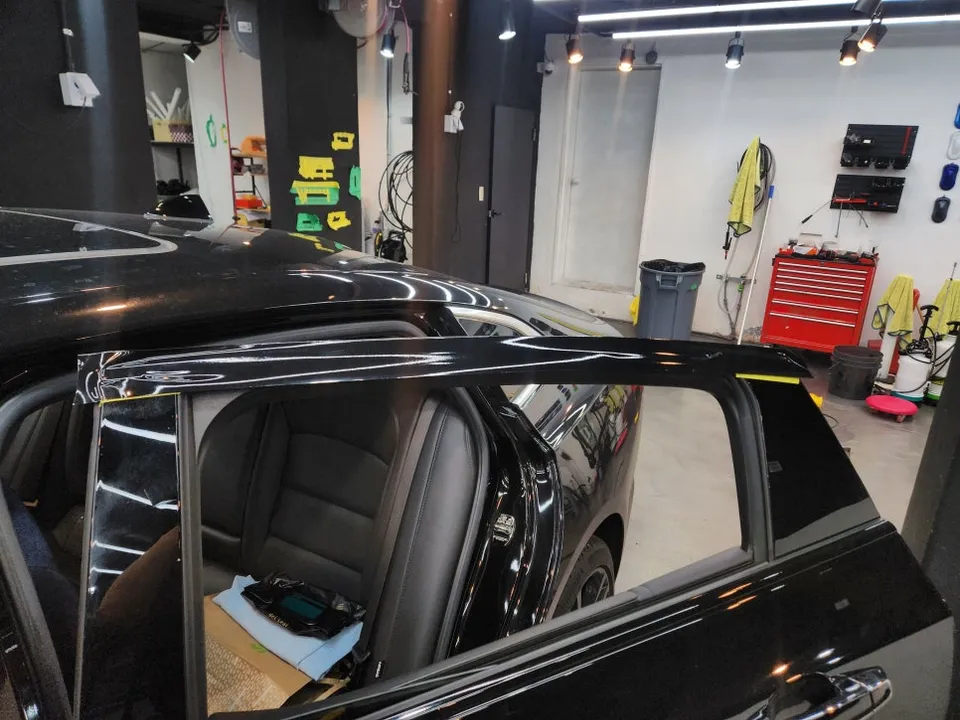 Chevrolet Malibuのカーラッピング事例|クローム部分のブラックアウト 施工写真 3-2