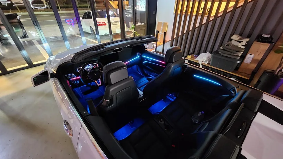 Mercedes-Benz E-Class Cabriolet ambient lighting - Mercedes-Benz E-Class Cabriolet Ambient Lighting Review — Cost photo 5