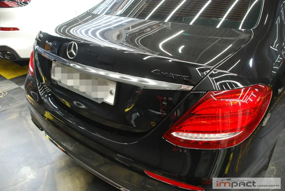 Mercedes-Benz Eクラスのカーラッピング事例:費用目安・仕上がり 施工写真 1-2