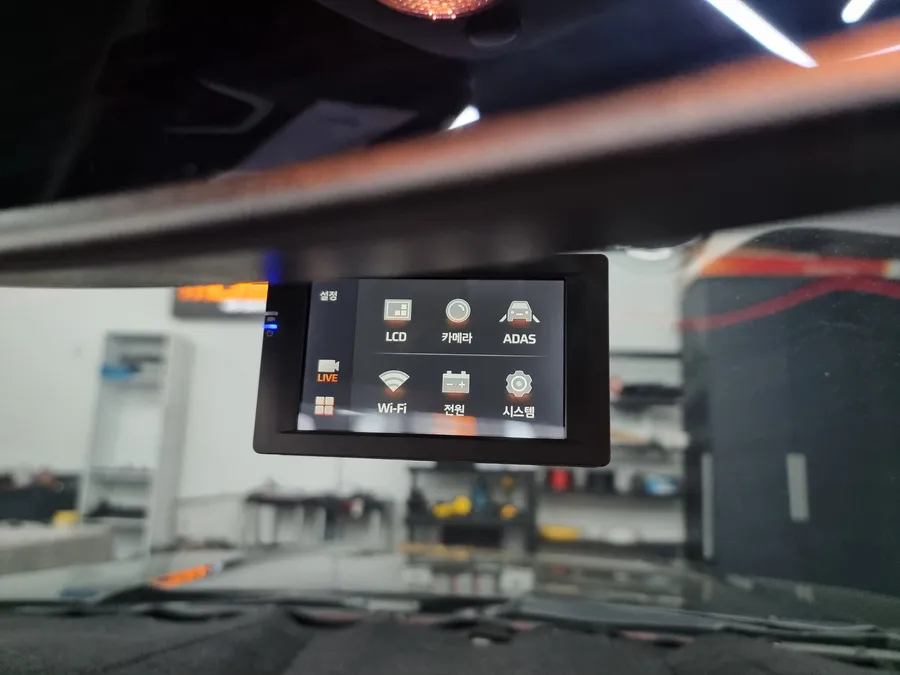 Ford Mustang Convertibleのドラレコ取付事例|韓国での施工 施工写真 2-3