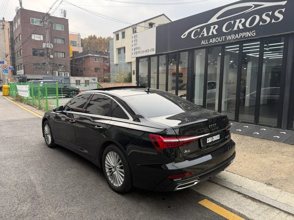 Audi A6のカーラッピング事例|クロームメッキのブラックアウト 施工写真 1-2