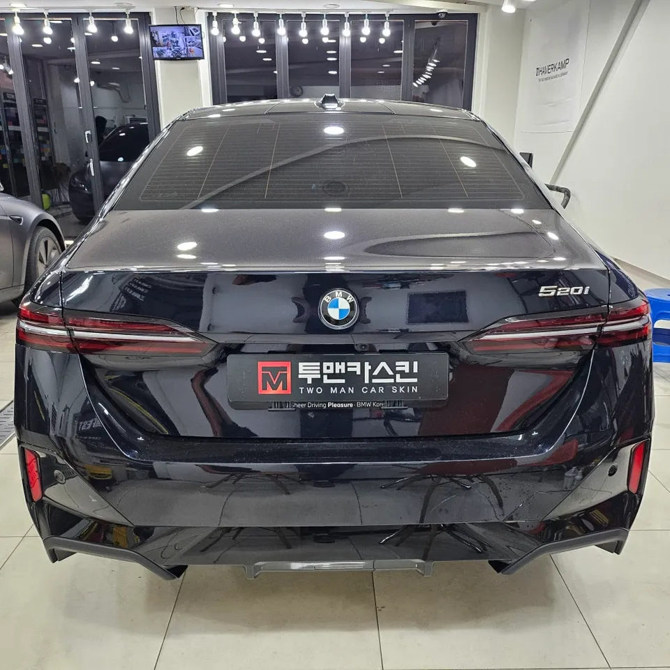 BMW 5 Series G30 カーラッピング事例|グリルクロームをブラックに 施工写真 3-1