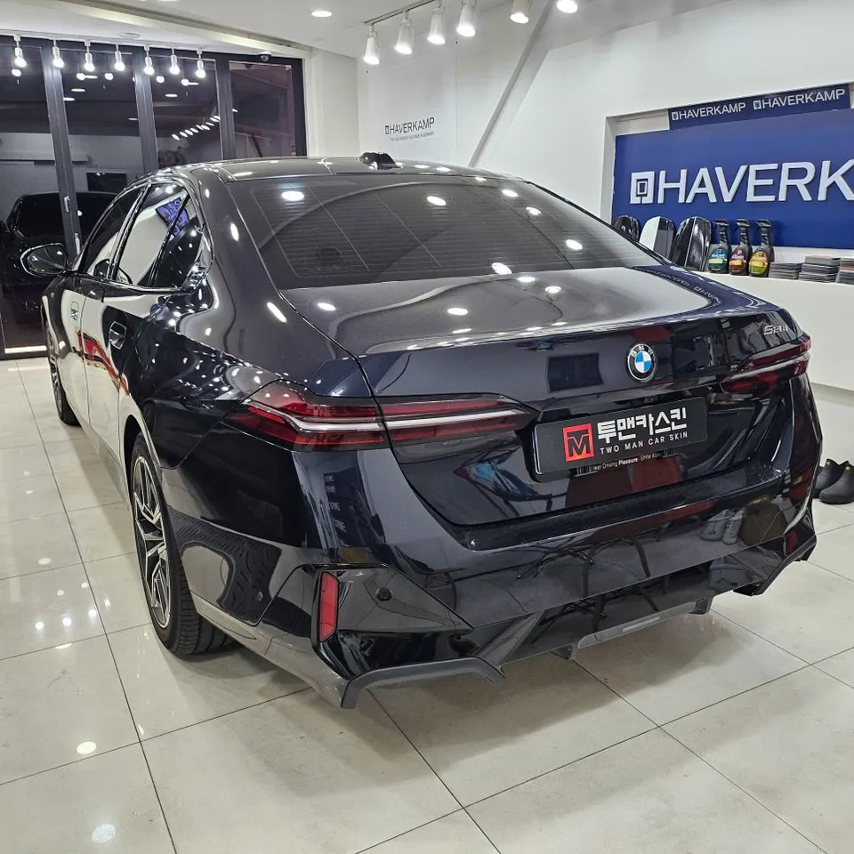 BMW 5 Series G30 カーラッピング事例|グリルクロームをブラックに 施工写真 1-2