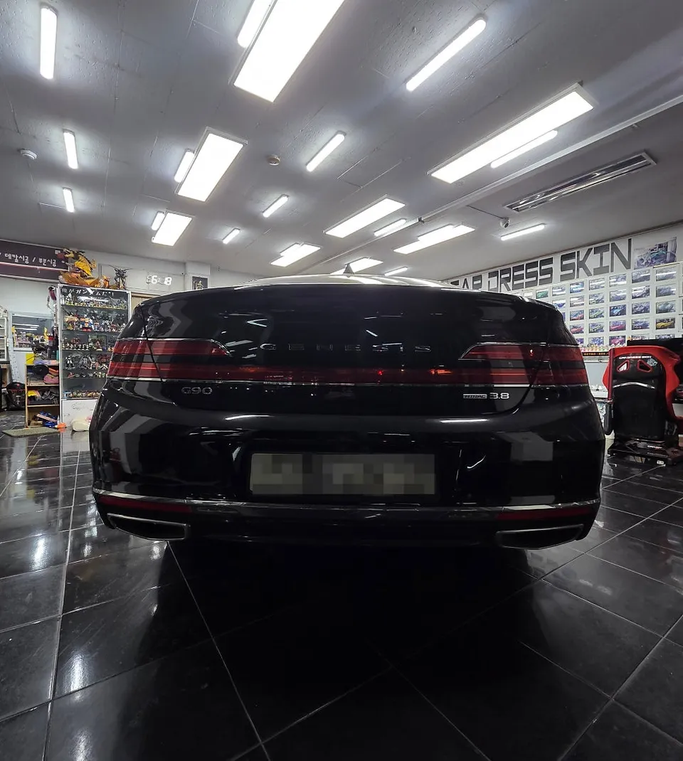 Genesis G90のカーラッピング事例 施工写真 4-1
