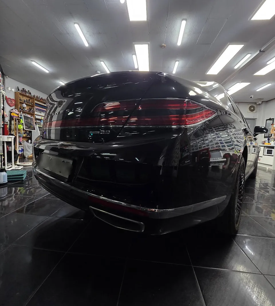 Genesis G90のカーラッピング事例 施工写真 1-2
