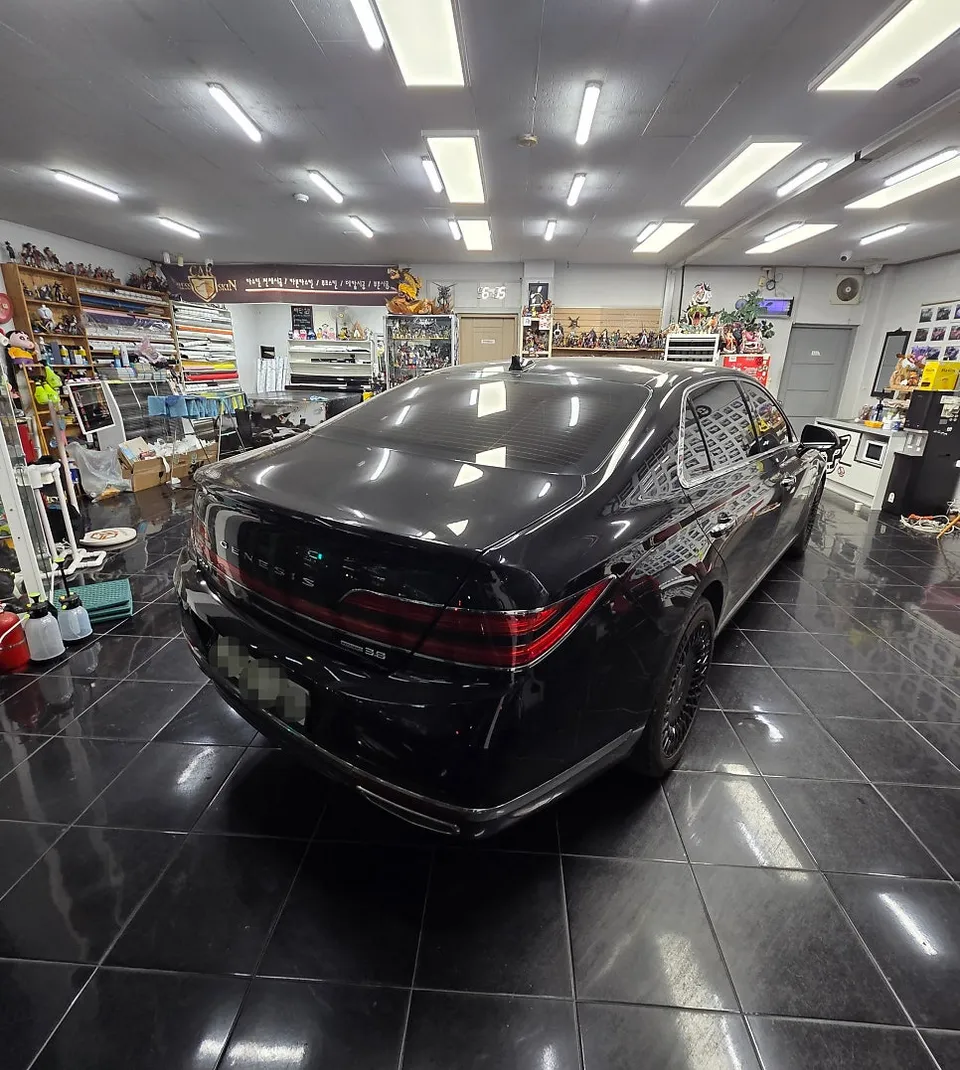 Genesis G90のカーラッピング事例 施工写真 3-2