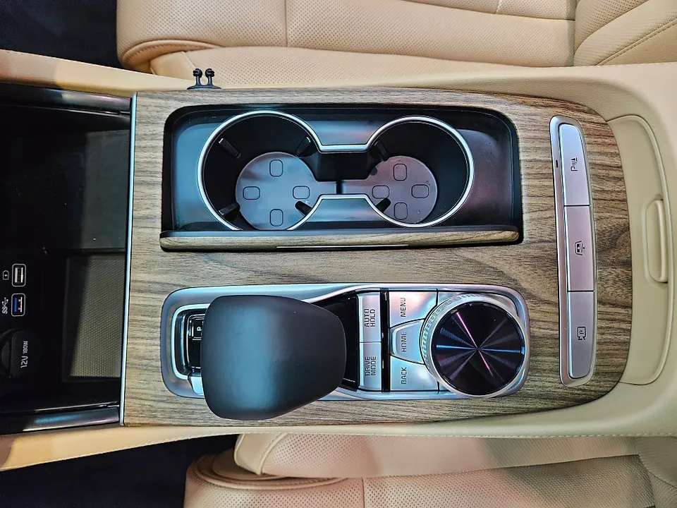 Kia K900のガラスコーティング事例 施工写真 3-2
