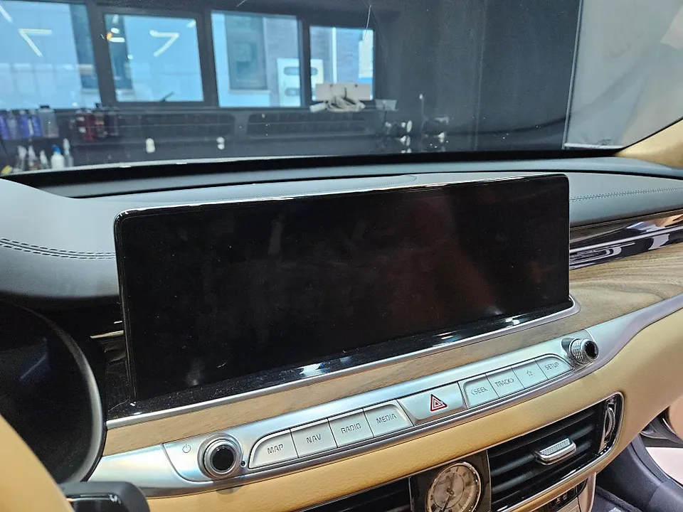 Kia K900のガラスコーティング事例 施工写真 4-2