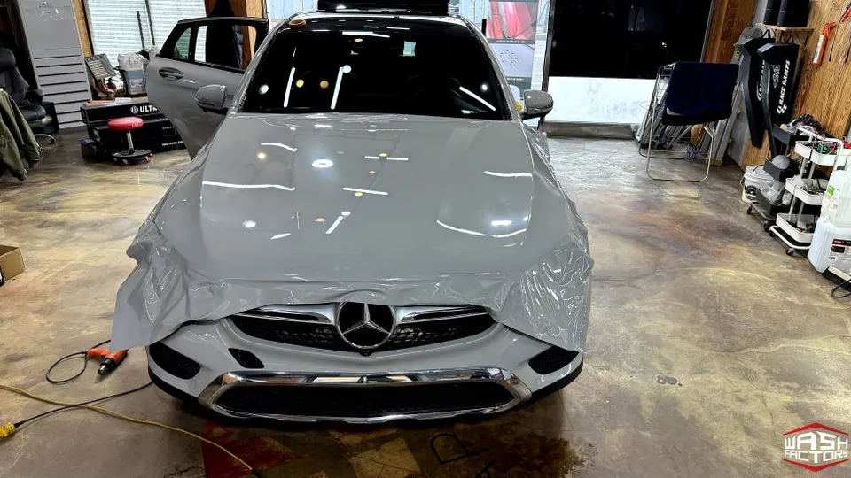 Mercedes-Benz GLCのカーラッピング事例|AXチョークグレー 施工写真 3-3