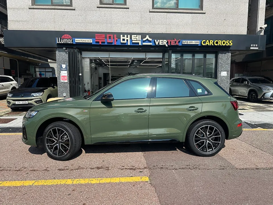 Audi Q5のカーラッピング事例｜費用目安・仕上がり 施工写真 2-1