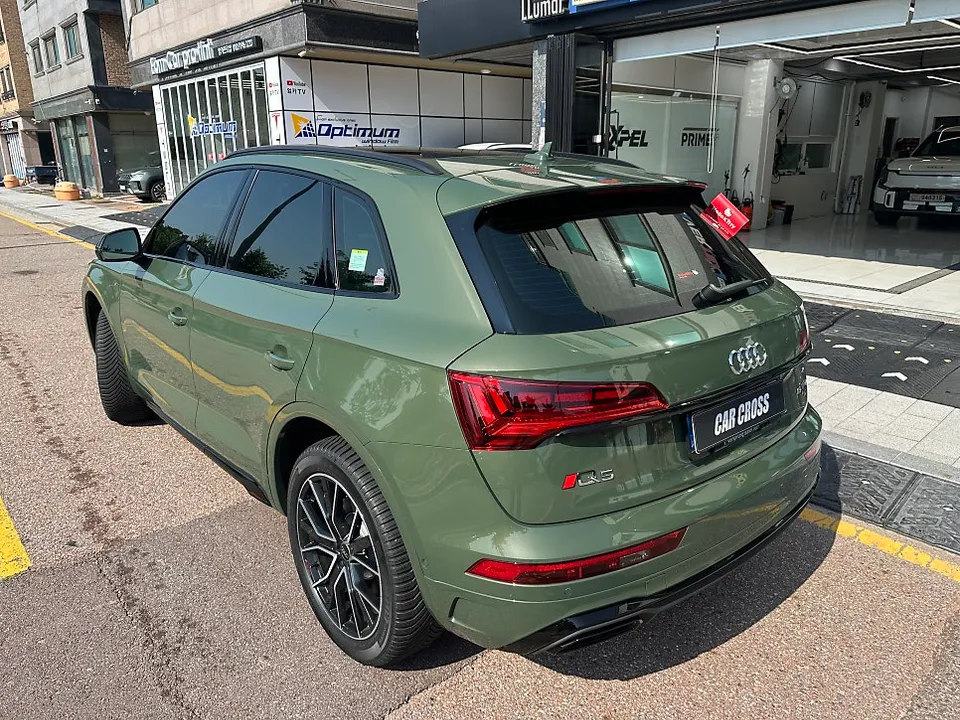 Audi Q5のカーラッピング事例｜費用目安・仕上がり 施工写真 3-1