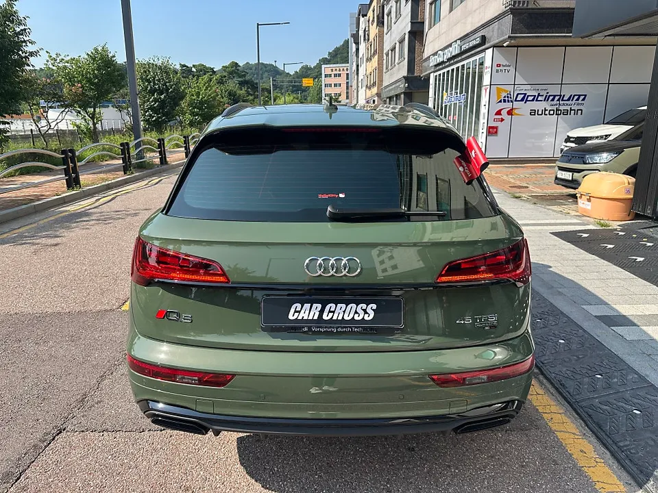 Audi Q5のカーラッピング事例｜費用目安・仕上がり 施工写真 1-2