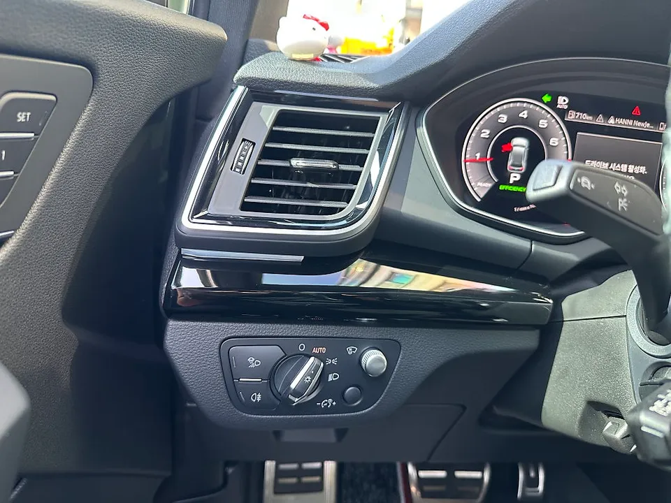 Audi Q5のカーラッピング事例｜費用目安・仕上がり 施工写真 2-2