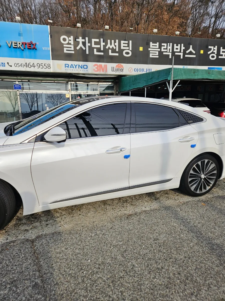 Hyundai Azeraのカーフィルム施工事例｜費用目安・仕上がり 施工写真 2-3