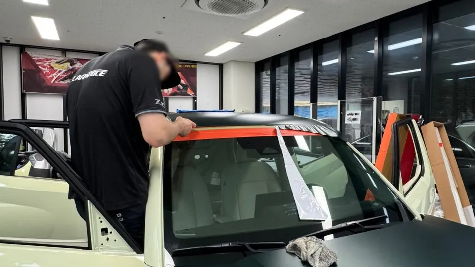 Hyundai Casper Electric vinyl wrap - Hyundai Casper Electric Vinyl Wrap Review: Satin Chrome Dark Hors photo 3