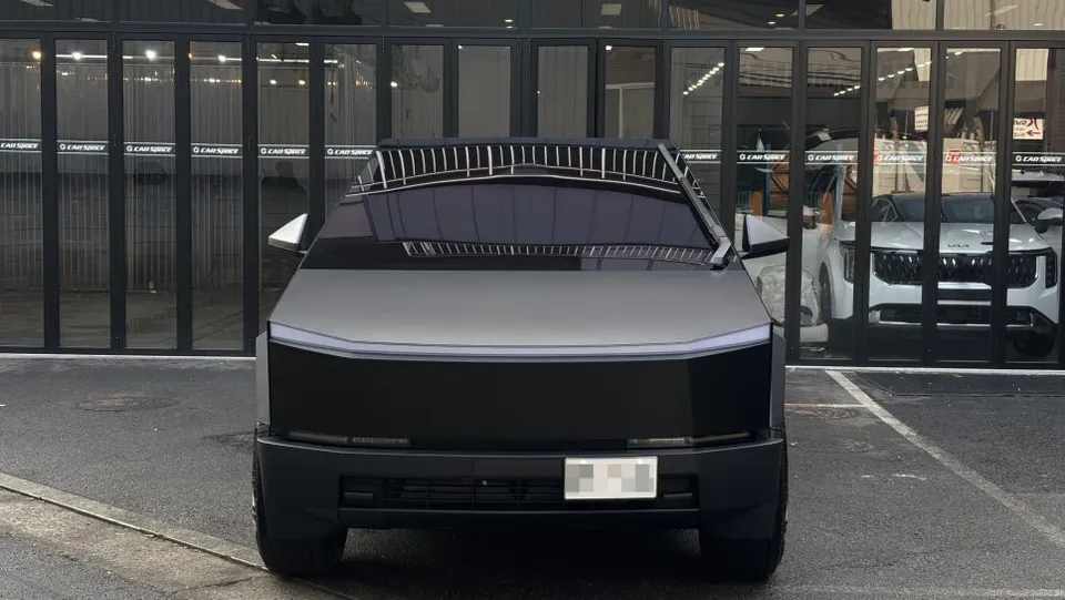 Tesla Cybertruck ppf - Tesla Cybertruck Matte Black PPF Review — Expert Installation Mat photo 4
