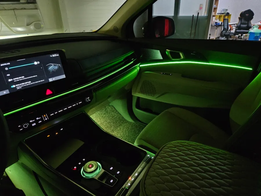 Kia Carnival KA4 ambient lighting review