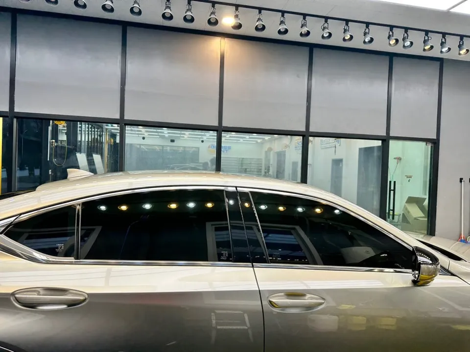 Lexus ES 300hのカーフィルム施工事例|費用目安・仕上がり 施工写真 1-2