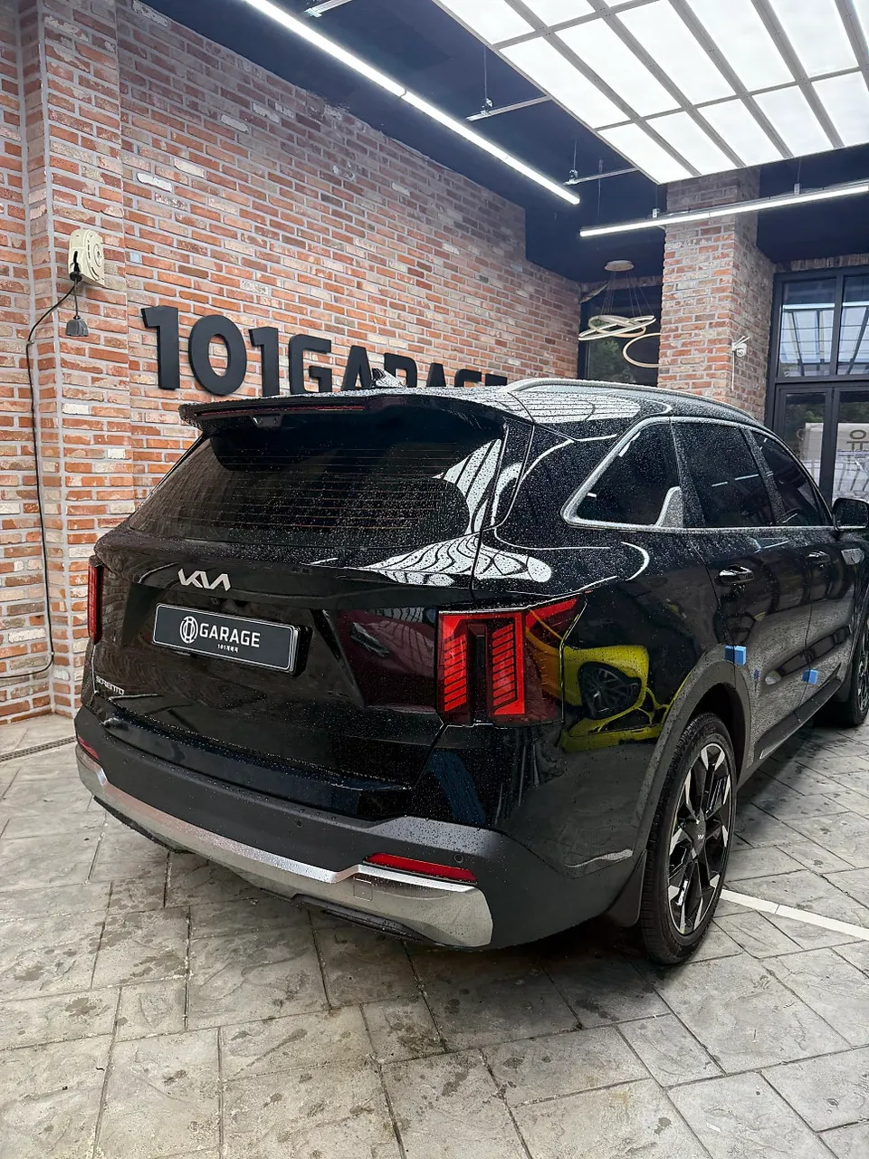 Kia Sorentoのカーラッピング事例|費用目安・仕上がり 施工写真 1-1