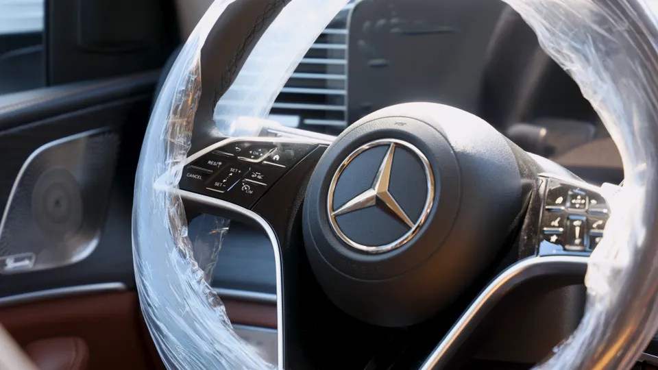 Mercedes-Benz GLE 450 ambient lighting - Mercedes-Benz GLE 450 Ambient Lighting Review — Enhanced Interior photo 3