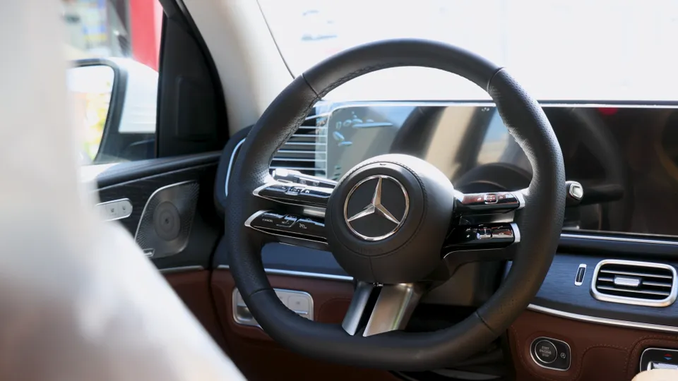 Mercedes-Benz GLE 450 ambient lighting - Mercedes-Benz GLE 450 Ambient Lighting Review — Enhanced Interior photo 4