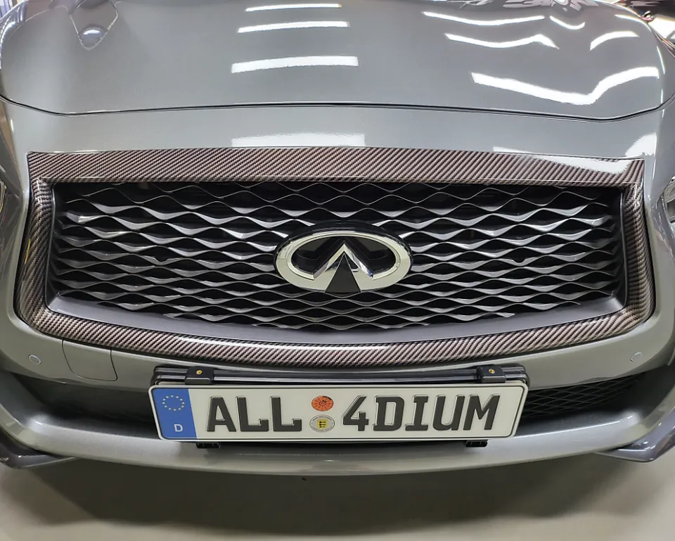 Infiniti Q50のカーラッピング事例:カーボン調ポイントカスタム 施工写真 1-3